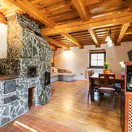 Ocarujuci Dreveny Dom V Prirodnom Prostredi Dovolenkový dom *