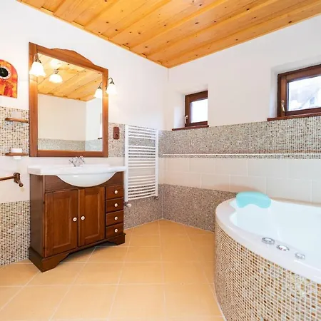 Ocarujuci Dreveny Dom V Prirodnom Prostredi Dovolenkový dom Kordiky