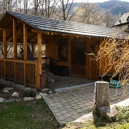 Ocarujuci Dreveny Dom V Prirodnom Prostredi Nyaraló Kordéháza