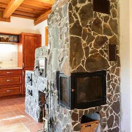 Ocarujuci Dreveny Dom V Prirodnom Prostredi Kordiky