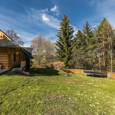 Ocarujuci Dreveny Dom V Prirodnom Prostredi * Kordiky