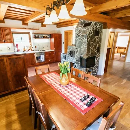 Ocarujuci Dreveny Dom V Prirodnom Prostredi * Kordiky