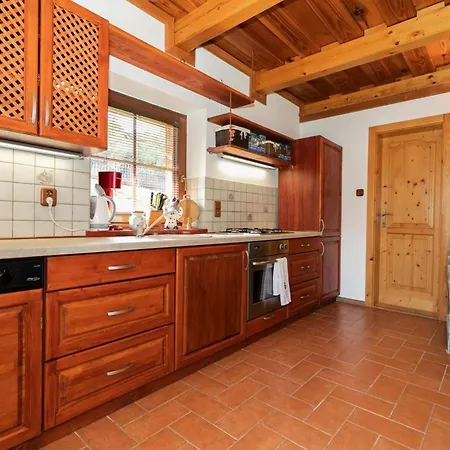 Ocarujuci Dreveny Dom V Prirodnom Prostredi Dovolenkový dom