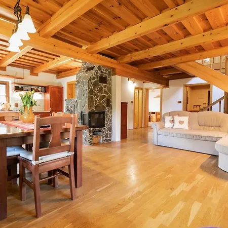 بيت للعطل Ocarujuci Dreveny Dom V Prirodnom Prostredi *